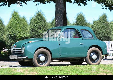 Schwetzingen, Bade-Württemberg, Allemagne, Concours d'Elegance im Schlosspark, Gutbrod, quatre places, Superior 604, construit en 1953 Banque D'Images