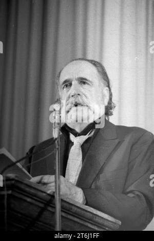 Belmont, ma, États-Unis. 7 novembre 2023. WILLIAM SAROYAN, le 31 août 1908 '''« le 18 mai 1981, auteur et dramaturge arménien-américain visite Boston le 6 mai 1980, un an avant sa mort. Saroyan a remporté le prix Pulitzer et le prix de l'Académie et bien plus encore. (Image de crédit : © Kenneth Martin/ZUMA Press Wire) USAGE ÉDITORIAL SEULEMENT! Non destiné à UN USAGE commercial ! Banque D'Images