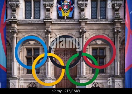 Logo, Rugb, coupe du monde, coupe du monde 2023, anneaux olympiques, jeux Olympiques, logo, à l'occasion des Jeux Olympiques de 2024 à Paris, Hôtel de ville, Paris, France Banque D'Images