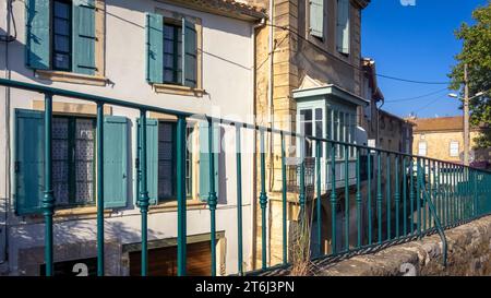 Rangée de maisons à Bize Minervois. Banque D'Images