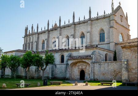 Monastère des Chartreux Cartuja de Santa Maria de Miraflores, dans le Parque de Fuentes Blancas, province de Burgos, Castille-Léon, Espagne Banque D'Images