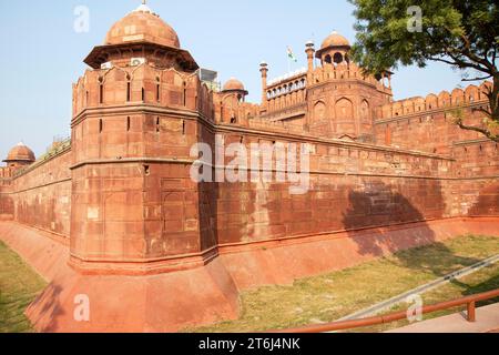 Fort rouge, également appelé Lal QalÊ¿ah, également orthographié Lal Kila ou Lal Qila, fort moghol dans le vieux Delhi, en Inde Banque D'Images