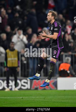 Célébration du but Harry Kane, FC Bayern Munich FCB (09), Ligue des Champions, Allianz Arena, Munich, Bavière, Allemagne Banque D'Images