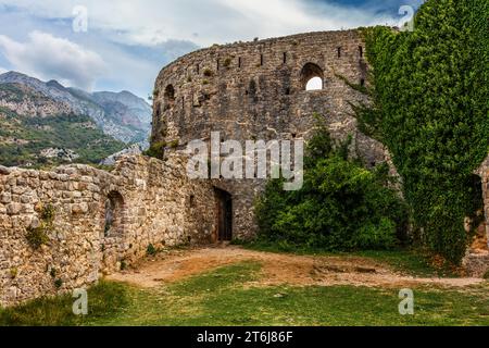 Citadelle avec la meilleure vue sur la ville en ruine de Stari Bar, originaire du 11e siècle, est l'une des plus culturellement et historiquement Banque D'Images