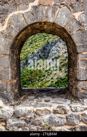 Citadelle avec la meilleure vue sur la ville en ruine de Stari Bar, originaire du 11e siècle, est l'une des plus culturellement et historiquement Banque D'Images