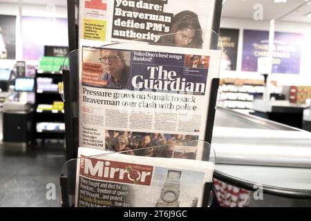 "La pression augmente sur Sunak pour licencier Braverman pour un affrontement avec la police" le titre du journal Guardian Suella Pro-Palestine mars 10 novembre 2023 Londres Royaume-Uni Banque D'Images