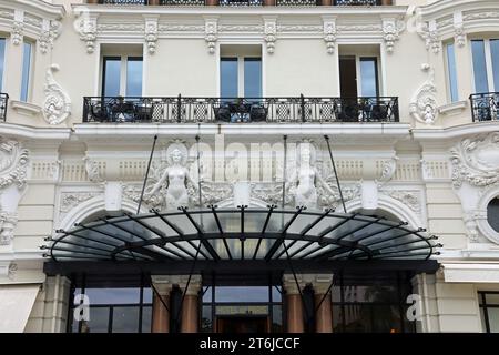 Le célèbre Hôtel de Paris Monte-Carlo qui a ouvert ses portes en 1864 Banque D'Images
