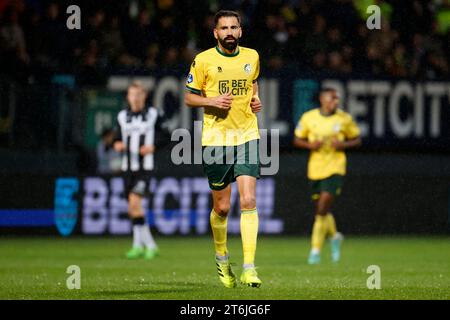 SITTARD, PAYS-BAS - NOVEMBRE 10 : Dimitrios Siovas de Fortuna Sittard en action lors du match néerlandais d'Eredivisie entre Fortuna Sittard et Heracles Almelo au Fortuna Sittard Stadion le 10 novembre 2023 à Sittard, pays-Bas. (Photo Orange Pictures) crédit : Orange pics BV/Alamy Live News Banque D'Images