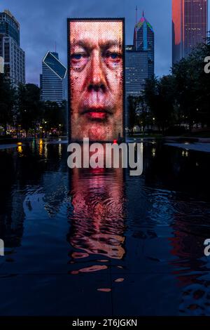 La Fontaine de la Couronne est une sculpture publique de 2 50 pieds. Tours LED & une piscine réfléchissante, par l'artiste catalan Jaume Plensa à Chicago, États-Unis Banque D'Images