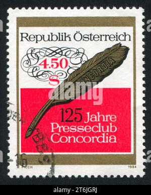 AUTRICHE - CIRCA 1984 : timbre imprimé par l'Autriche, montre Quill, circa 1984 Banque D'Images