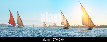 Promenade en bateau Felucca sur le nil, Louxor, Egypte Banque D'Images