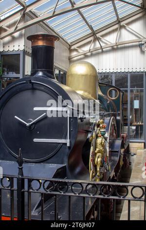 15 juin 2023 Une reproduction de la locomotive à vapeur Queen (Victoria) exposée au centre commercial Winsdor Royal à Royal Windsor Berkshire Englan Banque D'Images