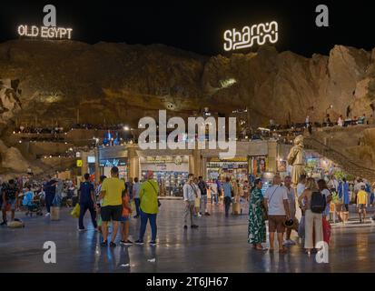 Le Vieux marché à Sharm El Sheikh, en Egypte, est un marché traditionnel datant de l'Antiquité, vue de nuit. Banque D'Images