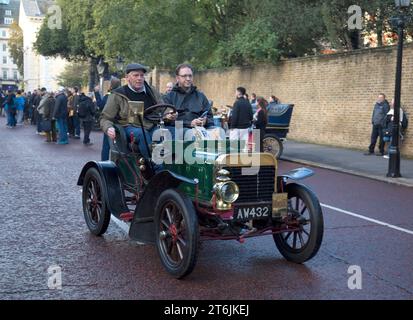 Participant 323 1904 Vulcan London à Brighton Veteran car Run Concours Marlborough Road St James's London Banque D'Images