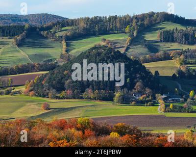 Belle vue d'automne de Peilstein montagne sur les collines et la nature autour, Autriche Banque D'Images