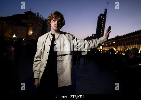 Turin, Italie. 11 novembre 2023. Andrey Rublev, de Russie, fait des gestes lors du tapis bleu des finales Nitto ATP 2023. Crédit : Nicolò Campo/Alamy Live News Banque D'Images