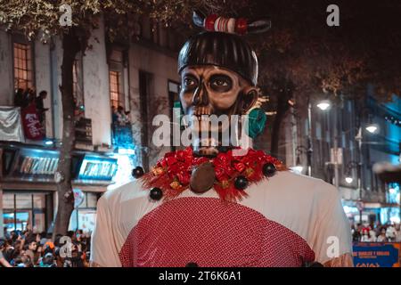 MEXICO, MEXIQUE - 04 NOVEMBRE 2023 : jour de la parade des morts 2023 à Mexico, Float représentant un crâne typique de l'état d'Oaxaca, tradit Banque D'Images