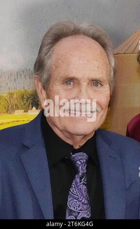 Jon Provost, favori d'enfance à la télévision, qui a joué Timmy de Lassie, assiste au gala Rainbows for Kids 2023 à Maryland Heights, Missouri, le vendredi 10 novembre 2023. Rainbows for Kids aide les enfants atteints de cancer ou d’autres maladies graves. Photo de Bill Greenblatt/UPI Banque D'Images