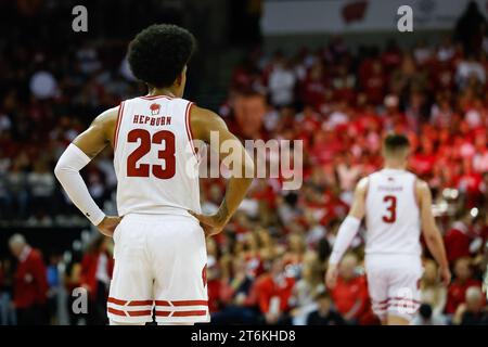 10 novembre 2023 : les Badgers du Wisconsin gardent Chucky Hepburn (23) lors du match de basket-ball de la NCAA entre les volontaires du Tennessee et les Badgers du Wisconsin au Kohl Center à Madison, WI. Darren Lee/CSM Banque D'Images