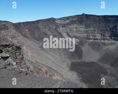 Cratère du dolomieu du volcan actif Piton de la Fournaise, île de la Réunion Banque D'Images