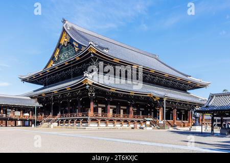 Temple bouddhiste du monastère Higashi Hongan-ji dans la vieille ville historique de Kyoto au Japon Banque D'Images