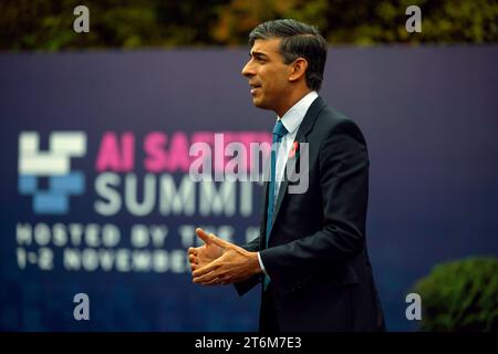 BLETCHLEY PARK, BUCKINGHAMSHIRE, ANGLETERRE, Royaume-Uni - 02 novembre 2023 - le Premier ministre du Royaume-Uni, Rishi Sunak, arrive au sommet sur la sécurité de l'IA à Bletchl Banque D'Images