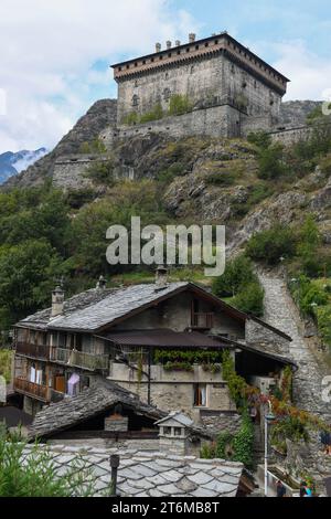 Vue au château de verres à Aoste Velley sur l'Italie Banque D'Images