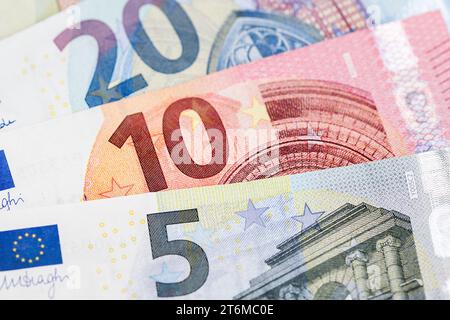 De nombreux billets en euros se ferment. Banque D'Images