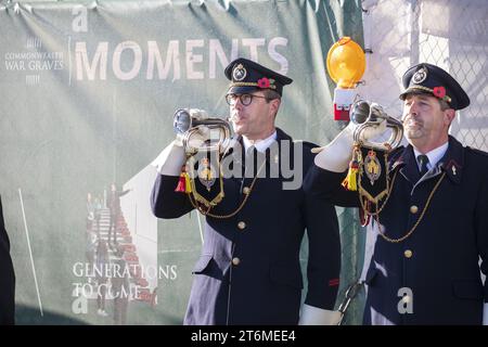 Le dernier post photographié pendant les commémorations de la première Guerre mondiale à Ypres - Ieper, samedi 11 novembre 2023. Pour commémorer la première Guerre mondiale, un défilé de coquelicots de la cathédrale Saint-Martin à la porte de Menin est organisé, suivi d'une cérémonie au Monument belge et d'un Last Post spécial. Le 11 novembre 1918, l'armistice est signé, marquant la fin de la première Guerre mondiale BELGA PHOTO NICOLAS MAETERLINCK Banque D'Images