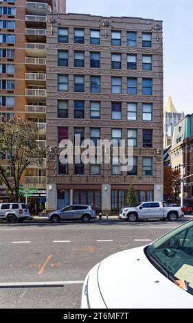 Herman Lee Meader a conçu le 130 East 25th Street en tant que B.W. Mayer Building, bureaux, en 1916. Maintenant connu sous le nom de Friends (Quakers) House of Rose Hill. Banque D'Images