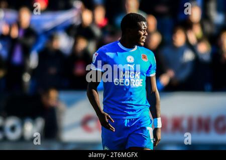 Peterborough, Royaume-Uni. 11 novembre 2023. Ephron Mason Clarke (10 Peterborough United) lors du match Sky Bet League 1 entre Peterborough et Cambridge United à London Road, Peterborough le samedi 11 novembre 2023. (Photo : Kevin Hodgson | MI News) crédit : MI News & Sport / Alamy Live News Banque D'Images