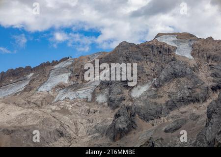 Vue sur la Marmolade depuis le refuge Viel dal Pan, été 2022, Dolomites, Italie Banque D'Images