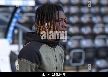 Fábio Jaló le #12 de Barnsley arrive lors du match Sky Bet League 1 Derby County vs Barnsley au Pride Park Stadium, Derby, Royaume-Uni, le 11 novembre 2023 (photo de Alfie Cosgrove/News Images) Banque D'Images