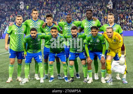 Seattle Sounders, À PARTIR de 11, au match éliminatoire Seattle Sounders vs FC Dallas, où les Sounders gagnent 1-0, le 11/10/23..Back Row : JORDAN MORRIS #13, JACKSON RAGEN #25, OBED VARGAS #73, NOU HOU #5, YEIMAR #28, ALBERT RUSNET #11.PREMIÈRE RANGÉE : ALEX ROLDAN #16, CRISTAN ROLDAN #7, JAO PAULO #9, LEO CHU #28, STEFAN FREI #24. (Image de crédit : © Melissa Levin/Cal Sport Media) Banque D'Images