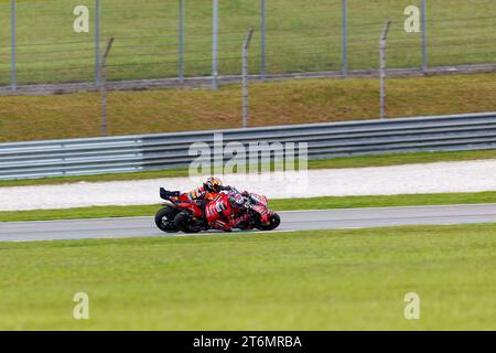 Selangor, Malaisie. 11 novembre 2023. 11 novembre 2023 ; Sepang International circuit, Sepang, Selangor, Malaisie; 2023 Malaysian MotoGP, Journée qualificative ; Enea Bastianini, Jack Miller pendant la course de sprint au MotoGP Malaysian crédit : action plus Sports Images/Alamy Live News Banque D'Images