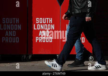11 novembre 2023 ; Selhurst Park, Selhurst, Londres, Angleterre; premier League football, Crystal Palace contre Everton ; les fans de Crystal Palace arrivent à Selhurst Park Banque D'Images
