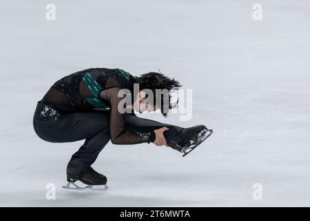 (231110) -- CHONGQING, 10 nov. 2023 (Xinhua) -- le Japonais Uno Shoma joue pendant le patinage libre masculin au Grand Prix ISU de patinage artistique de la coupe de Chine 2023 dans la municipalité de Chongqing, dans le sud-ouest de la Chine, le 11 novembre 2023. (Xinhua/Huang Wei) Banque D'Images