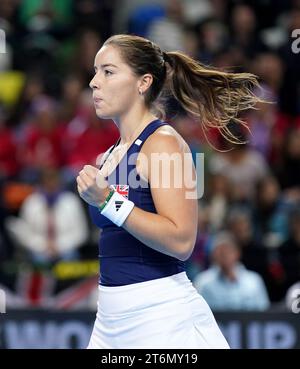 La Grande-Bretagne Jodie Burrage célèbre un point contre le Suédois Kajsa Rinaldo Persson (non photographié) lors de la première journée du match de la coupe Billie Jean King 2023 entre la Grande-Bretagne et la Suède au Copper Box Arena, Londres. Date de la photo : Samedi 11 novembre 2023. Banque D'Images