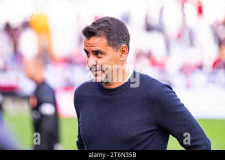 Miguel Angel Sanchez Munoz, mieux connu sous le nom de Michel, figure historique du Rayo Vallecano et actuel entraîneur de Gérone, vu avant le match de football de la Liga EA Sports 2022/23 entre Rayo Vallecano et Girona à l'Estadio de Vallecas à Madrid, Espagne. Banque D'Images