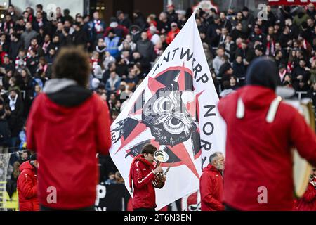 Les supporters d'Anvers photographiés avant un match de football entre le Royal Antwerp FC et le Standard de Liège, le jour 14 de la saison 2023-2024 de la Jupiler Pro League première division du championnat belge, à Anvers samedi 11 novembre 2023. BELGA PHOTO TOM GOYVAERTS Banque D'Images