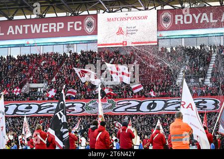 Les supporters d'Anvers photographiés avant un match de football entre le Royal Antwerp FC et le Standard de Liège, le jour 14 de la saison 2023-2024 de la Jupiler Pro League première division du championnat belge, à Anvers samedi 11 novembre 2023. BELGA PHOTO TOM GOYVAERTS Banque D'Images