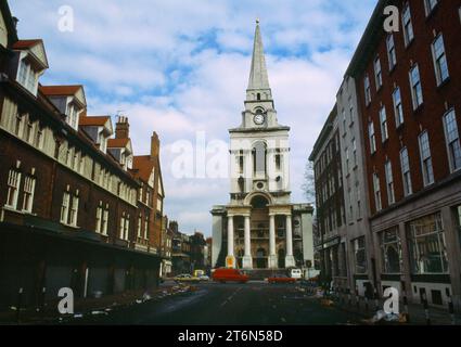 Vue E de Brushfield Street of Christ Church, Spitalfields, Londres E1, Angleterre, Royaume-Uni, construit en pierre Portland 1714-29 par Nicholas Hawksmoor. Banque D'Images