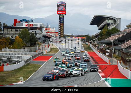 Départ de la course 1 lors de la 13e manche de la Clio Cup Europe 2023, du 10 au 12 novembre 2023 sur le circuit de Barcelona-Catalunya, à Montmelo, Espagne - photo Xavi Bonilla / DPPI Banque D'Images