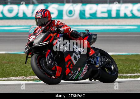 Sepang, Malaisie. 11 novembre 2023. Le pilote espagnol Maverick Vinales d'Aprilia Racing en action lors de la séance de qualification MotoGP du Grand Prix Petronas de Malaisie au Sepang International circuit à Sepang. Crédit : SOPA Images Limited/Alamy Live News Banque D'Images