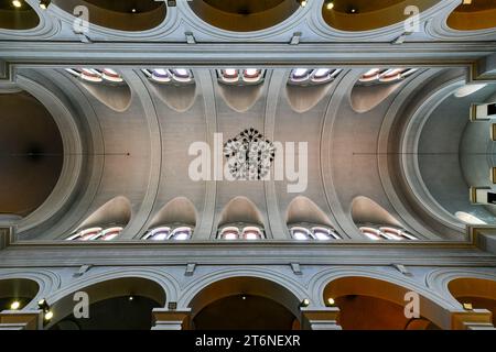 Nice, France - 22 juillet 2022 : Eglise Saint Pierre d'Arene St. Église Pierre rue de France dans le quartier historique le carré d'Or de Nice sur la française Banque D'Images