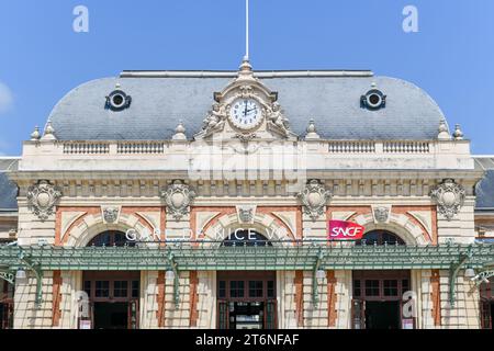 Nice, France - 22 juillet 2022 : Gare de Nice ville - la gare centrale de Nice, France sur la Côte d'Azur. Banque D'Images