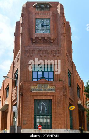 Nice, France - 22 juillet 2022 : France, Alpes Maritimes, Nice, poste Thiers style Art Déco construit en 1931 par l'architecte Guillaume Tronchet, seul bric Banque D'Images