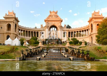 Le Palais Longchamp abrite le Musée des Beaux-Arts et le Musée d’Histoire naturelle de Marseille en France. Banque D'Images