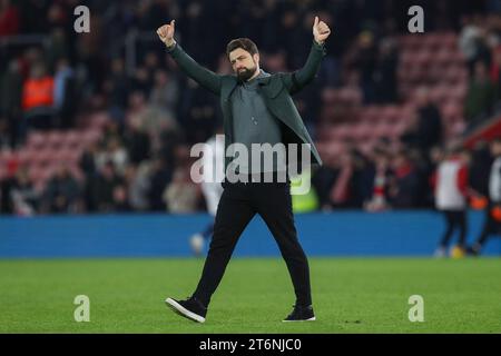 Russell Martin, entraîneur de Southampton, célèbre la victoire 2-1 lors du Southampton FC v West Bromwich Albion FC SKY BET EFL Championship Match au St.Mary's Stadium, Southampton, Angleterre, Royaume-Uni le 11 novembre 2023 Banque D'Images