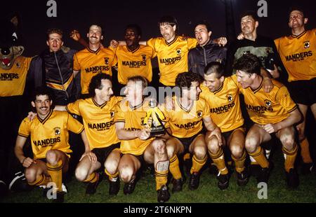 Les loups célèbrent leur victoire au championnat de 3e division à Molineux 1989. NON PUBLIÉ Banque D'Images